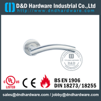 Acier inoxydable 304 Fire creux Cendé talonidé T Poignée de porte de forme pour la porte en bois-DDTH005